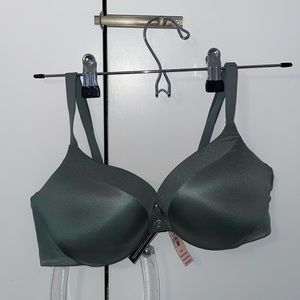 NWT: Victoria’s Secret Very Sexy Emerald Push-Up Bra. 36C